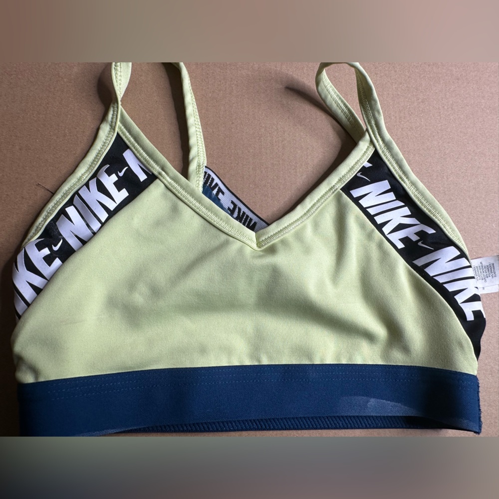 Athletic bra